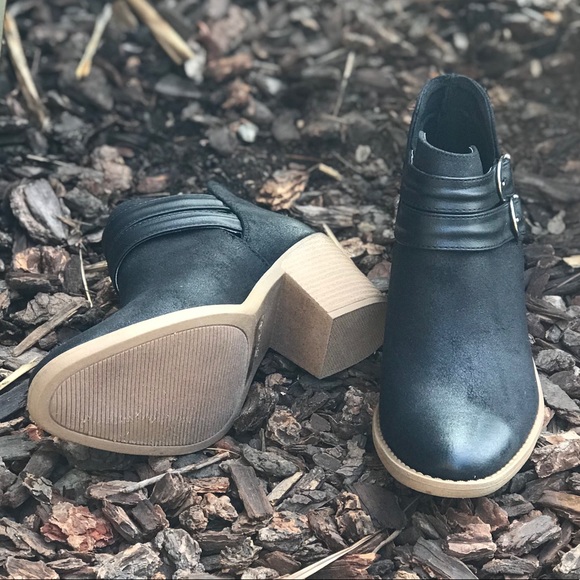 Double buckle oil distressed booties - Picture 6 of 6